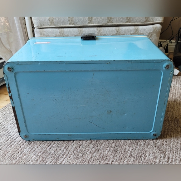 VINTAGE COLEMAN METAL COOLER RETRO BLUE WHITE INTERIOR MADE IN CANADA - Picture 7 of 15